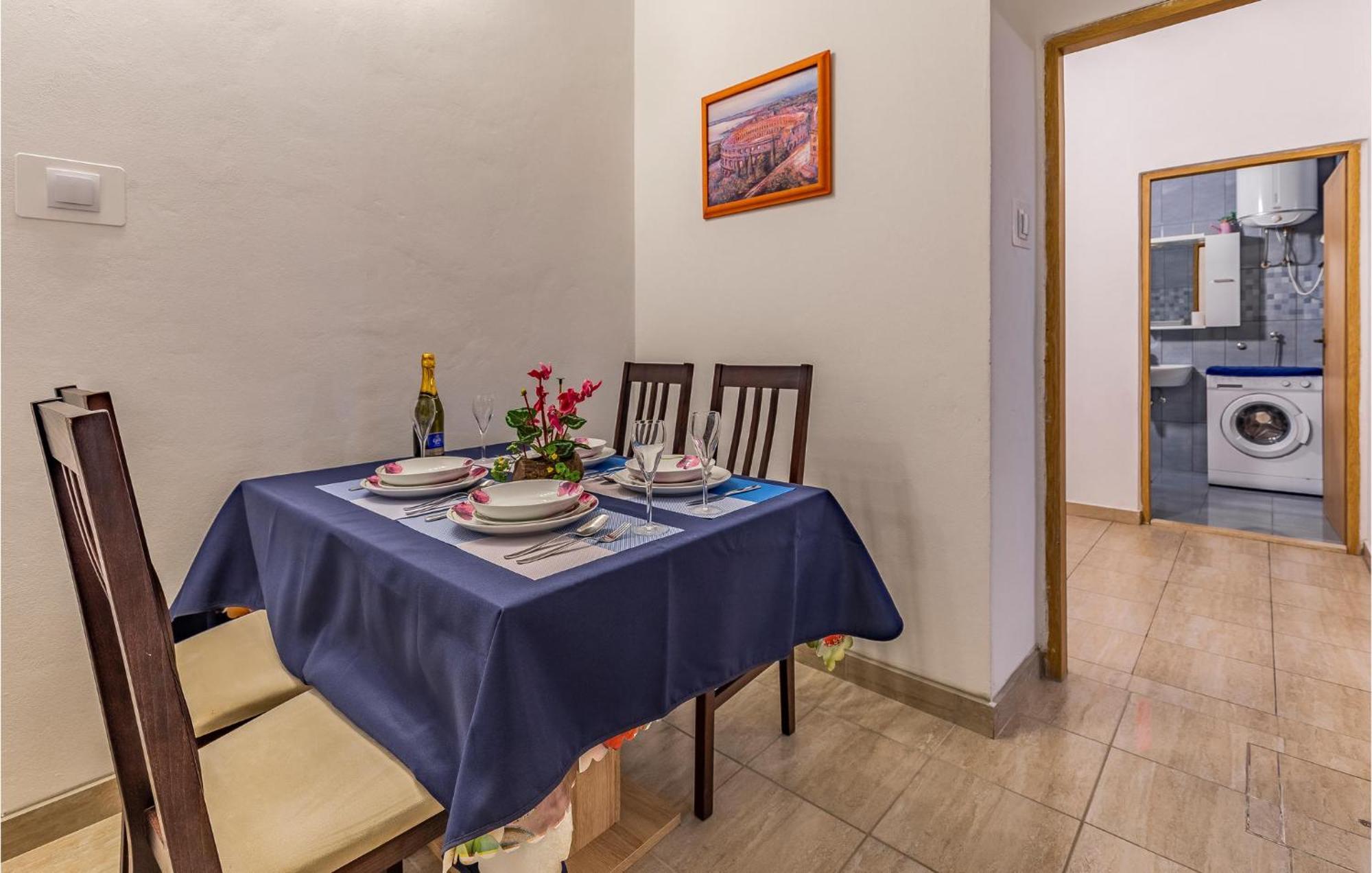 Amazing Apartment In Pula With Kitchen מראה חיצוני תמונה