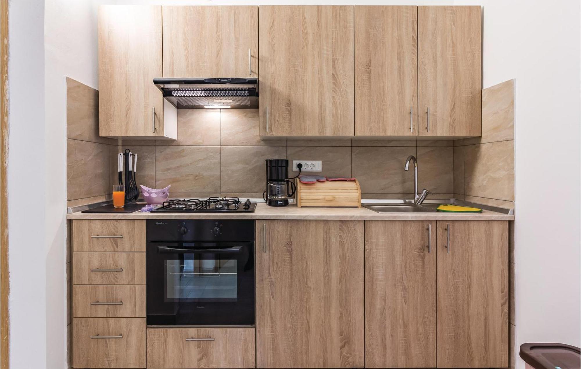 Amazing Apartment In Pula With Kitchen מראה חיצוני תמונה