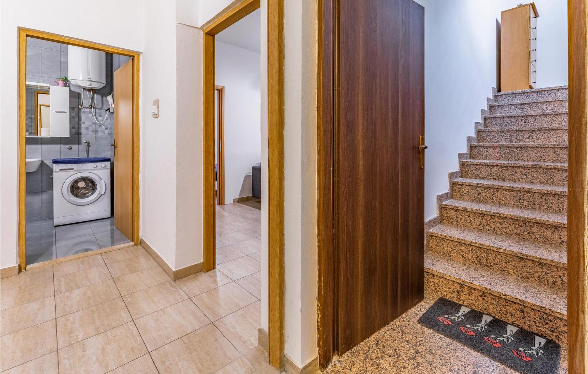 Amazing Apartment In Pula With Kitchen מראה חיצוני תמונה