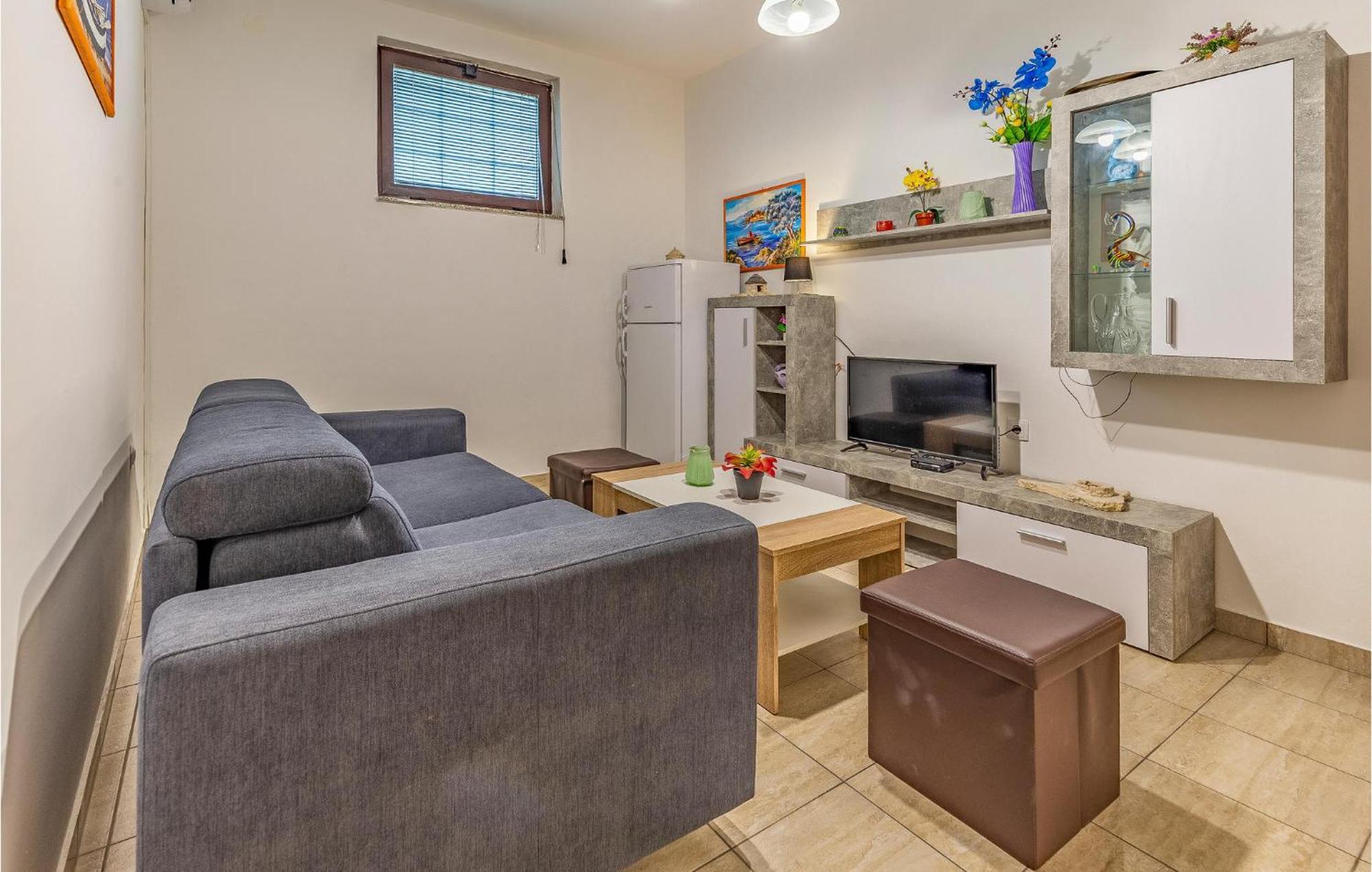 Amazing Apartment In Pula With Kitchen מראה חיצוני תמונה